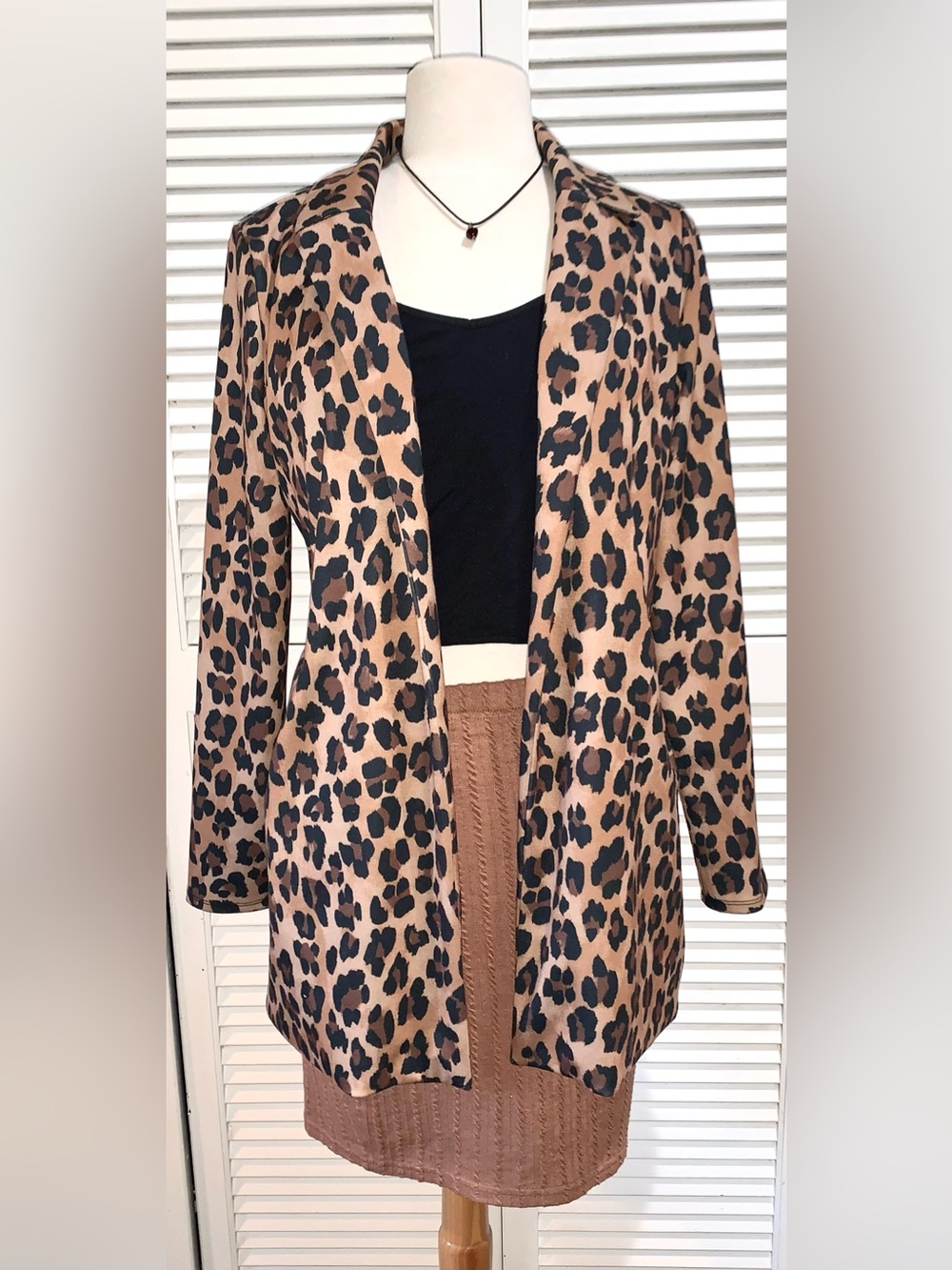 Dana Buchman Leopard Print
Blazer Jacket Size M EUC Open
Front
